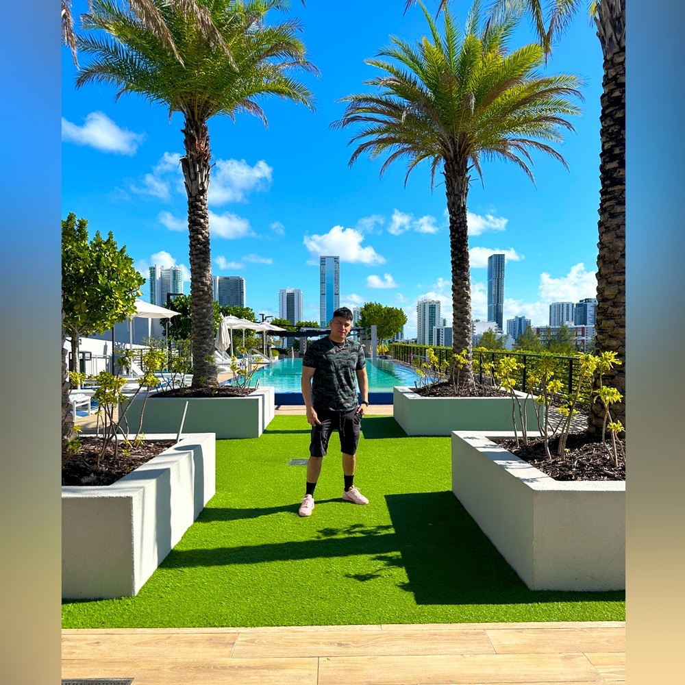 Meet your Posher, Leo